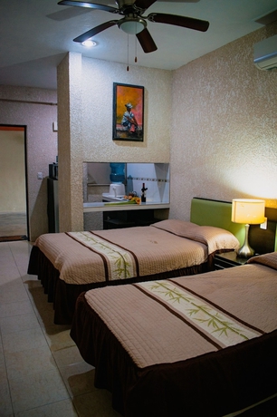 Imagen de la habitación del Hotel Suites del Sol. Foto 10