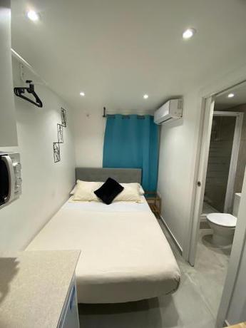 Imagen general del Hotel Suites nuevas con baño privado frente al metro st MWC Barcelona-FIRA. Foto 1