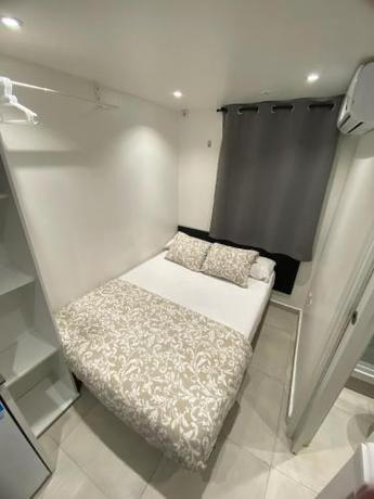 Imagen general del Hotel Suites nuevas con ba&ntilde;o privado frente al metro st MWC Barcelona-FIRA. Foto 7