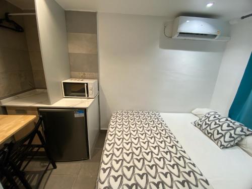 Imagen general del Hotel Suites nuevas con ba&ntilde;o privado frente al metro st MWC Barcelona-FIRA. Foto 12