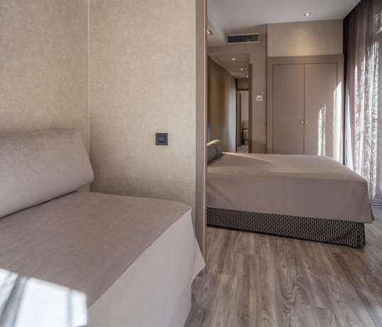 Imagen de la habitación del Hotel Suizo, Barrio G&oacute;tico. Foto 5