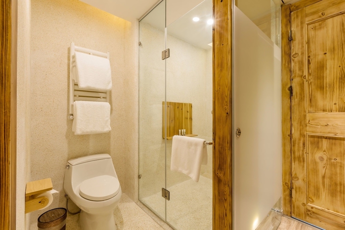 Imagen de la habitación del Hotel Sukham Advesa Emei. Foto 11