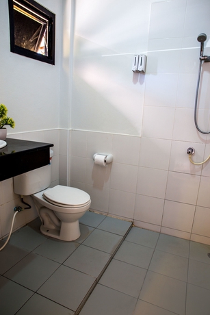 Imagen de la habitación del Hotel Suksaiburi Resort. Foto 6