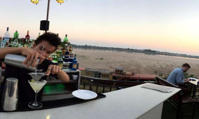 Imagen del bar/restaurante del Hotel Suksavanh River. Foto 3