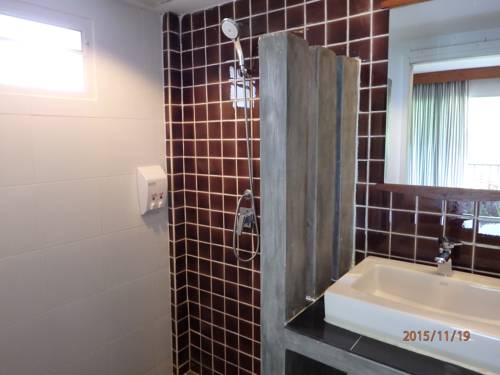 Imagen de la habitación del Hotel Suksompong Resort. Foto 8
