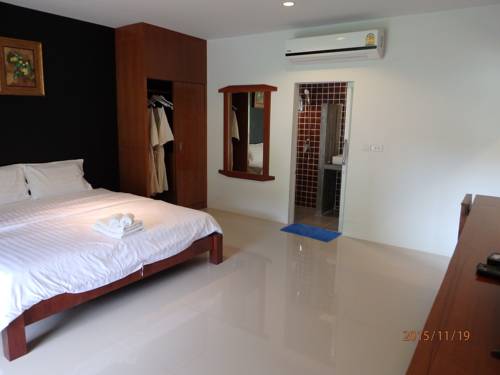 Imagen de la habitación del Hotel Suksompong Resort. Foto 9