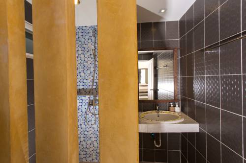 Imagen de la habitación del Hotel Suksompong Resort. Foto 16