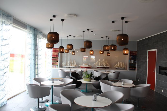 Imagen del bar/restaurante del Hotel Sula Rorbuer og Havhotell. Foto 6