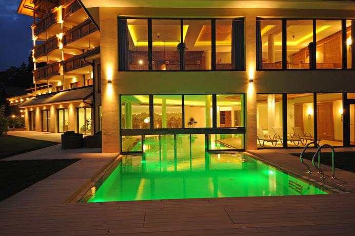Imagen de la piscina del Hotel Sulfner. Foto 16