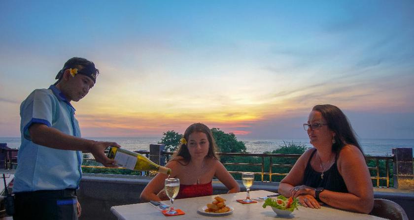 Imagen del bar/restaurante del Hotel Sulis Beach Hotel and Spa. Foto 4