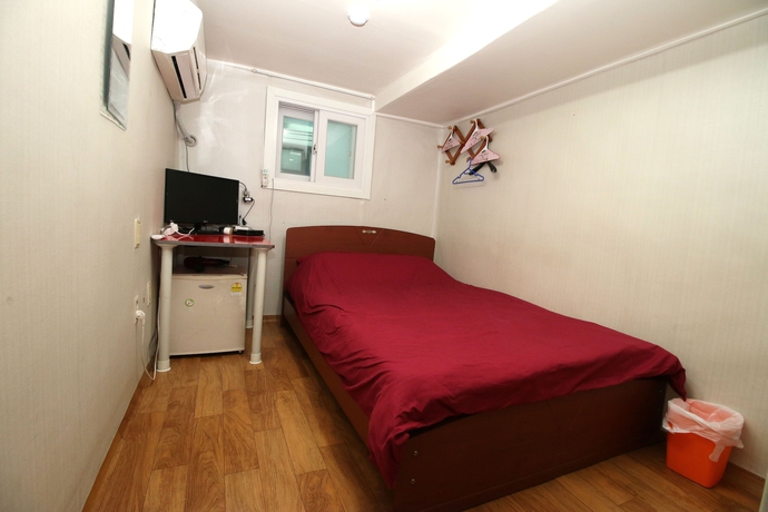 Imagen de la habitación del Hotel Sulla. Foto 11