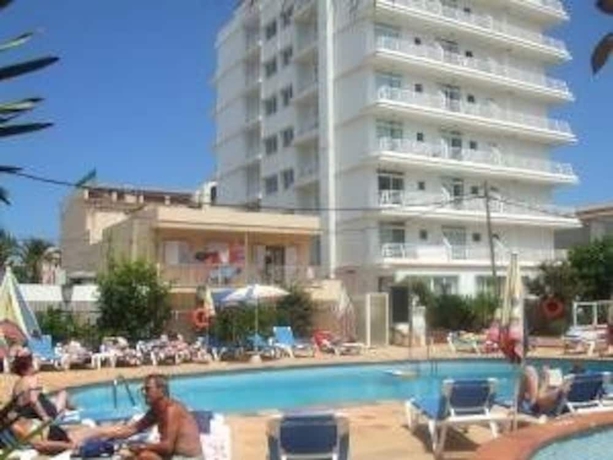 Imagen de la piscina del Hotel Sultán. Foto 17