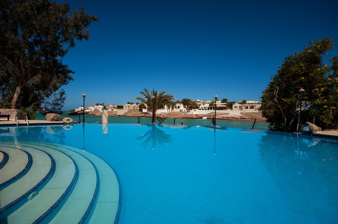 Imagen de la piscina del Hotel Sultan Bey. Foto 11