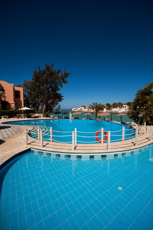 Imagen de la piscina del Hotel Sultan Bey. Foto 13