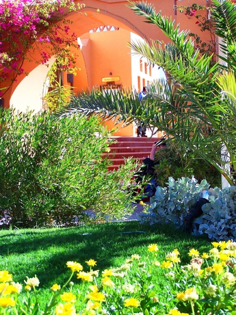 Imagen de los exteriores del Hotel Sultan Bey. Foto 9