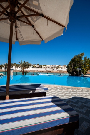 Imagen de la piscina del Hotel Sultan Bey. Foto 14