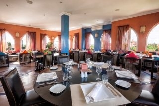 Imagen del bar/restaurante del Hotel Sultana Royal Golf. Foto 2