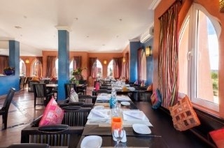 Imagen del bar/restaurante del Hotel Sultana Royal Golf. Foto 4