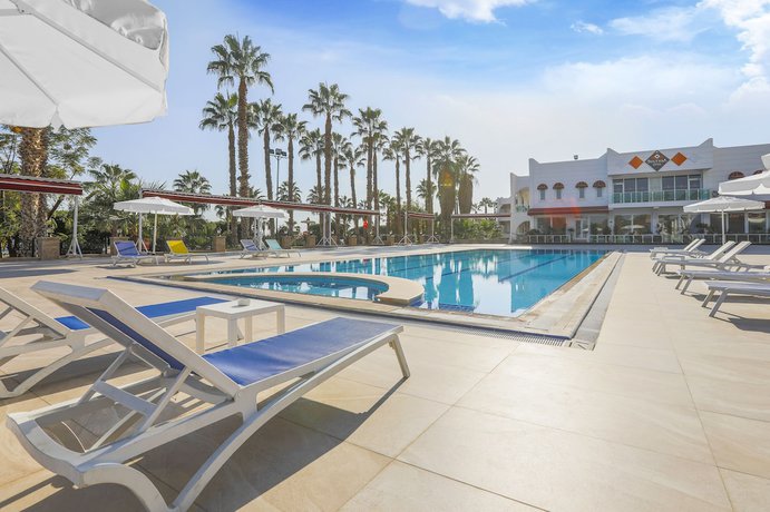Imagen de la piscina del Hotel Sultasa, Mersin. Foto 19