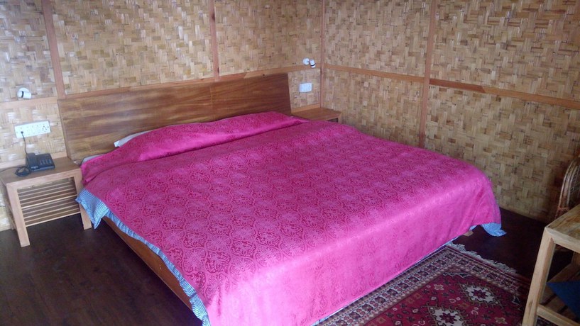 Imagen de la habitación del Hotel Sumit Kausani. Foto 17