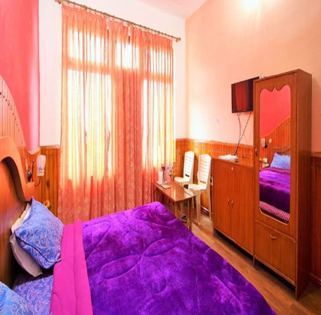 Imagen de la habitación del Hotel Sumit Kausani. Foto 19