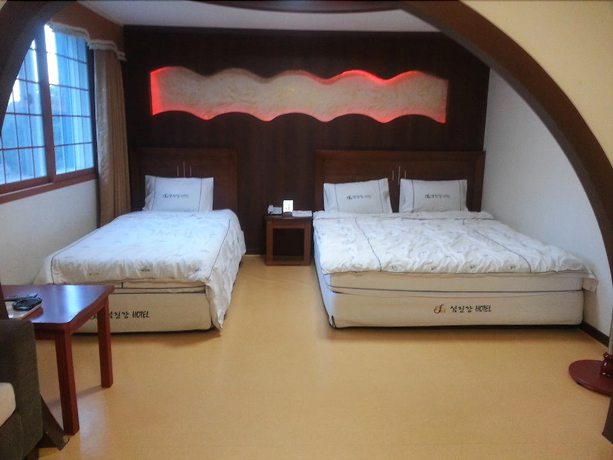 Imagen de la habitación del Hotel Sumjingang. Foto 9