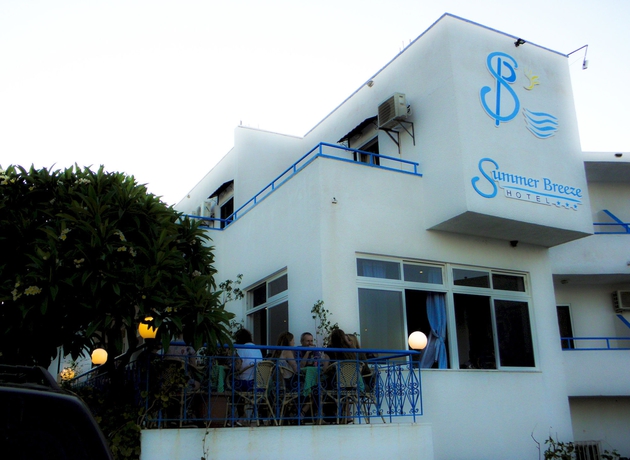 Imagen del bar/restaurante del Hotel Summer Breeze, Gennadi. Foto 4