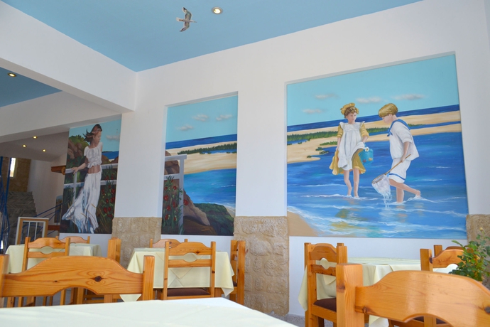 Imagen del bar/restaurante del Hotel Summer Breeze, Gennadi. Foto 5