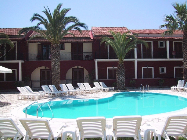 Imagen de la piscina del Hotel Summer Breeze, Kavos. Foto 6