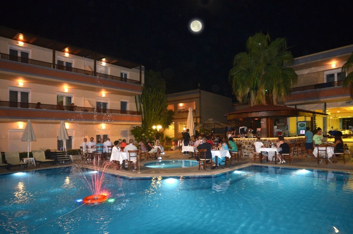 Imagen de la piscina del Hotel Summer Dream, Rethymnon. Foto 10