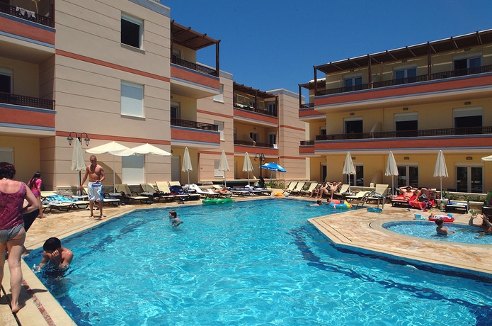 Imagen de la piscina del Hotel Summer Dream, Rethymnon. Foto 13