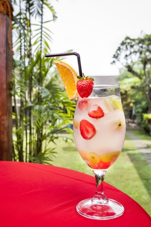 Imagen del bar/restaurante del Hotel Summer Hills. Foto 6