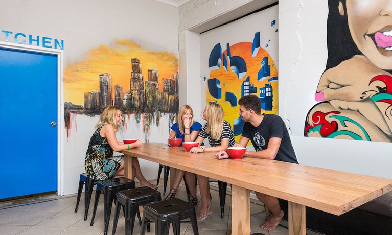 Imagen del bar/restaurante del Hotel Summer House Brisbane - Hostel. Foto 2