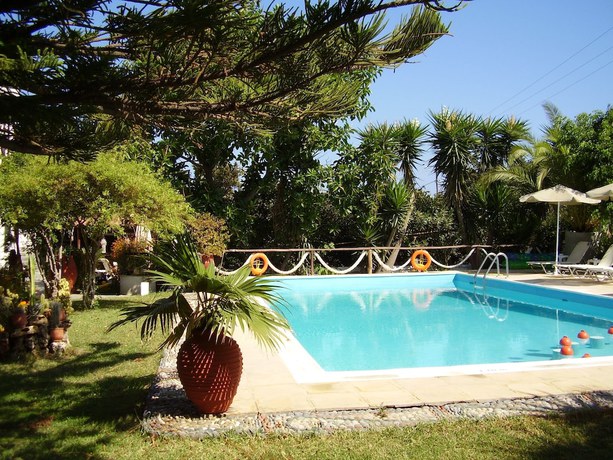 Imagen de la piscina del Hotel Summer Lodge. Foto 19