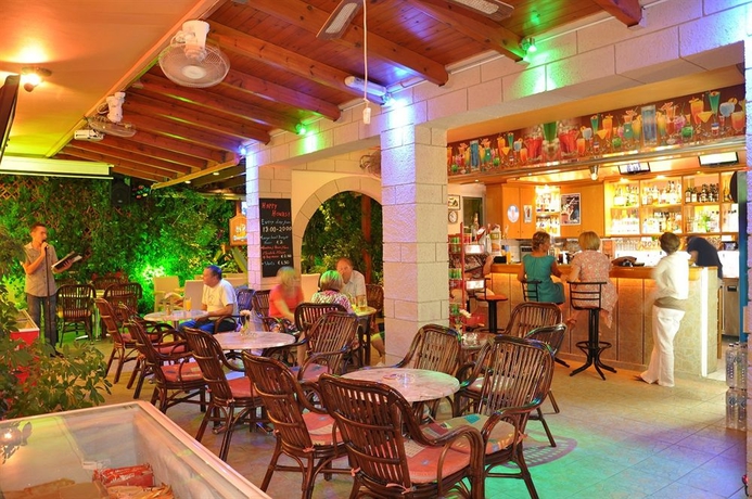 Imagen del bar/restaurante del Hotel Summer Memories Apartments. Foto 3