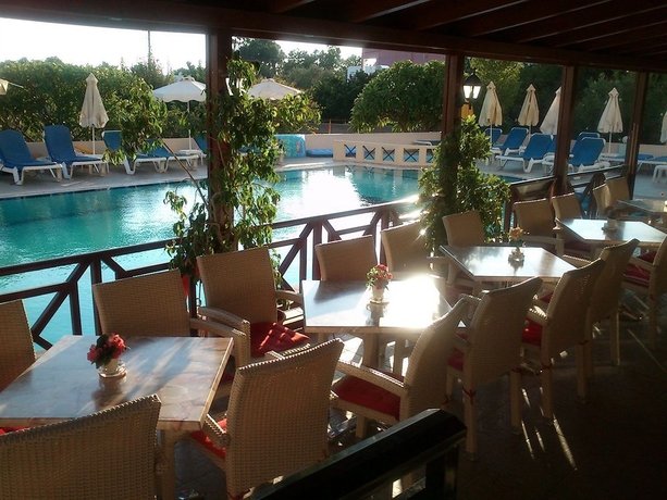 Imagen de la piscina del Hotel Summer Memories Apartments. Foto 16