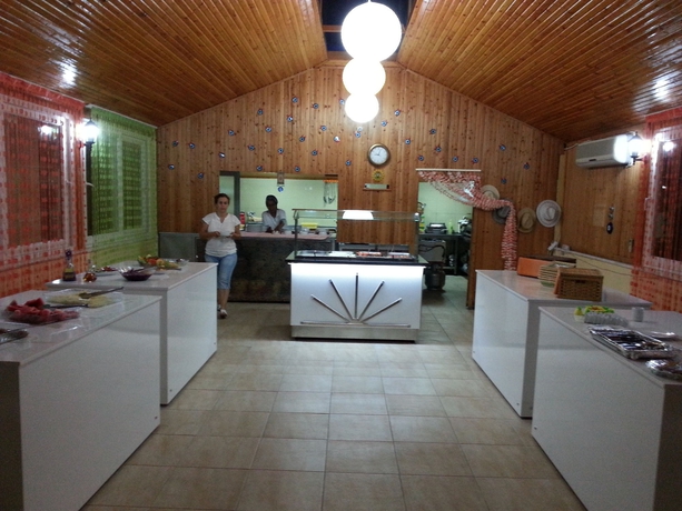 Imagen del bar/restaurante del Hotel Summer Rose. Foto 2