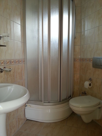 Imagen de la habitación del Hotel Summer Rose. Foto 7