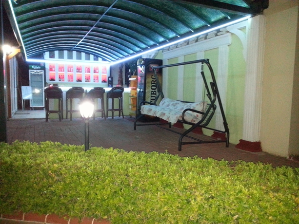 Imagen del bar/restaurante del Hotel Summer Rose. Foto 4