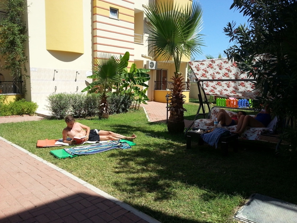 Imagen de los exteriores del Hotel Summer Rose. Foto 11
