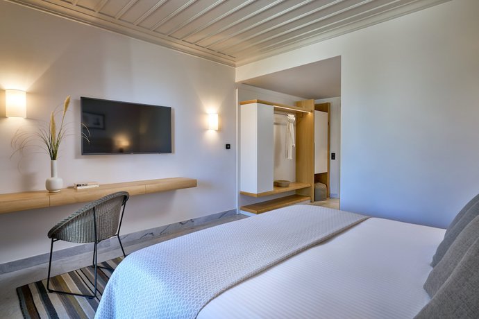 Imagen de la habitación del Hotel Summer Senses Luxury Resort. Foto 8