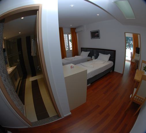 Imagen de la habitación del Hotel Summer Suite Hotel. Foto 2
