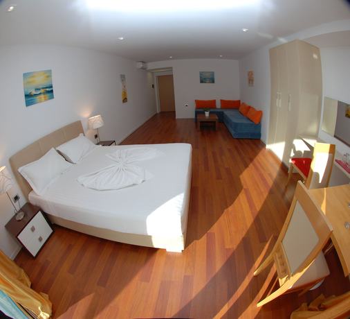 Imagen de la habitación del Hotel Summer Suite Hotel. Foto 3