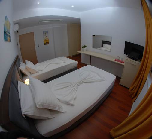 Imagen de la habitación del Hotel Summer Suite Hotel. Foto 4