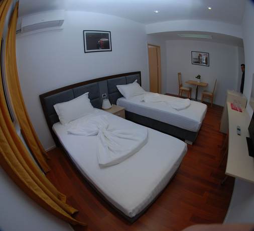 Imagen de la habitación del Hotel Summer Suite Hotel. Foto 5