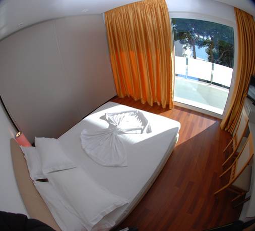 Imagen de la habitación del Hotel Summer Suite Hotel. Foto 6