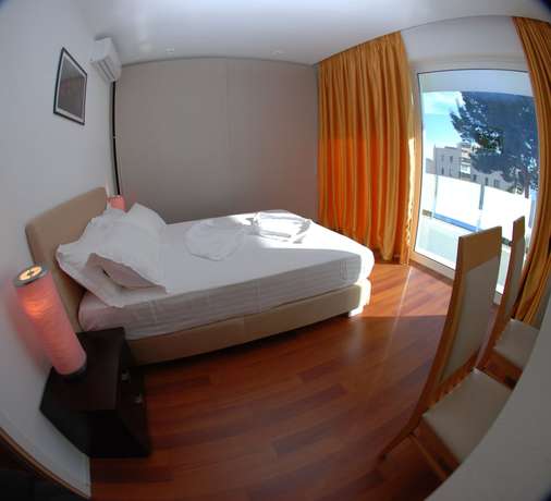 Imagen de la habitación del Hotel Summer Suite Hotel. Foto 7