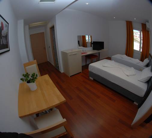 Imagen de la habitación del Hotel Summer Suite Hotel. Foto 8