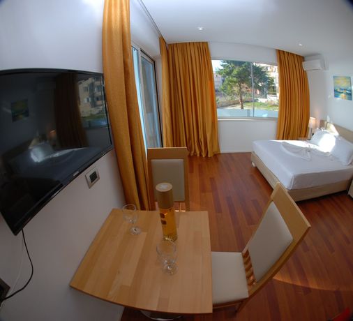 Imagen de la habitación del Hotel Summer Suite Hotel. Foto 12