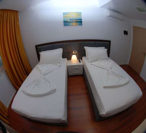 Imagen de la habitación del Hotel Summer Suite Hotel. Foto 13